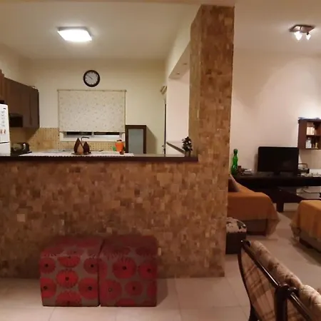 Homestay szállás Alkaeos & Lárnaka