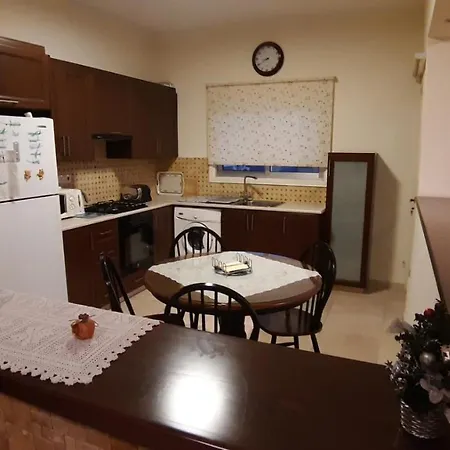 Alkaeos & Homestay szállás *